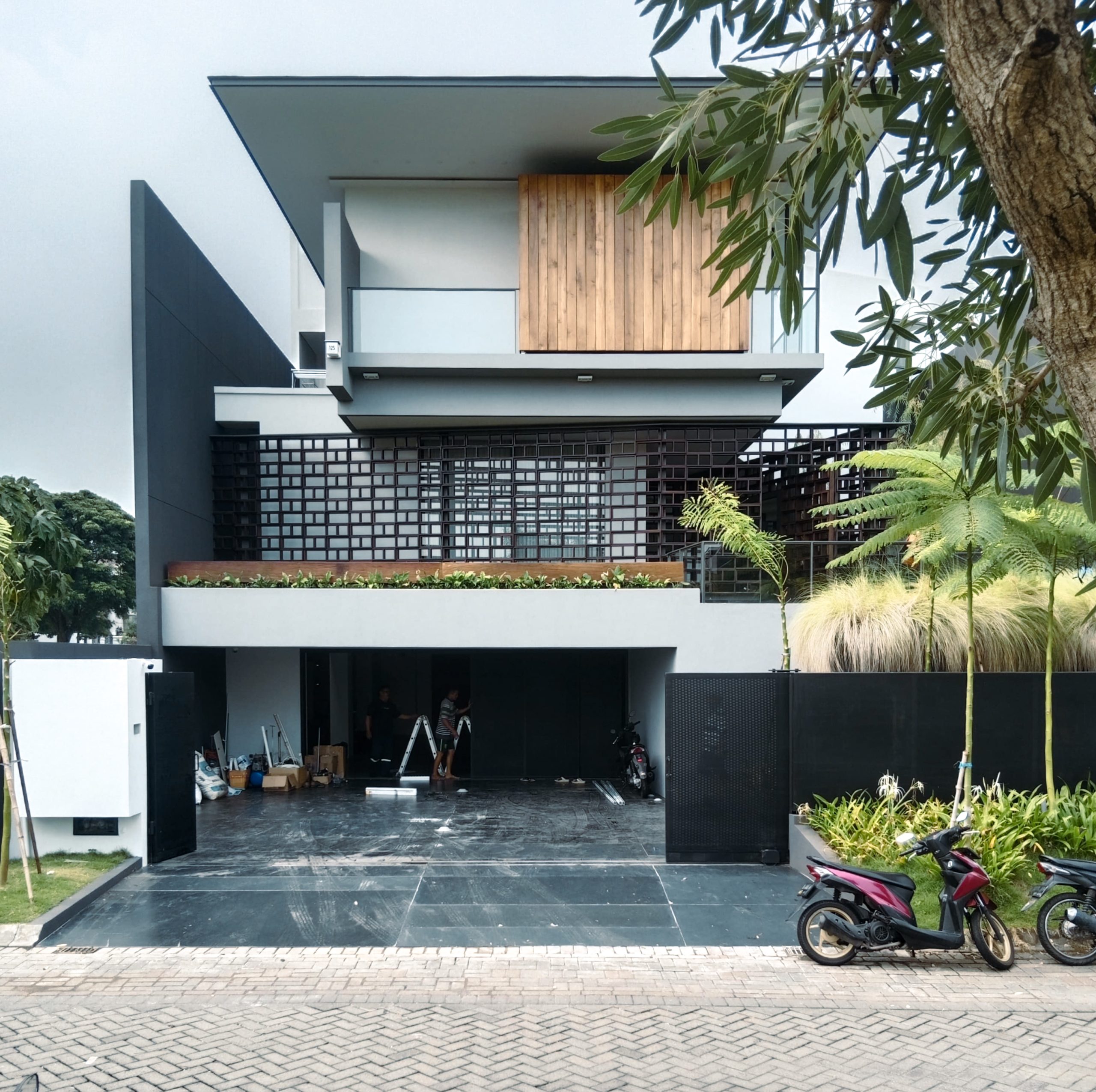 RUMAH TINGGAL GRAHA FAMILY